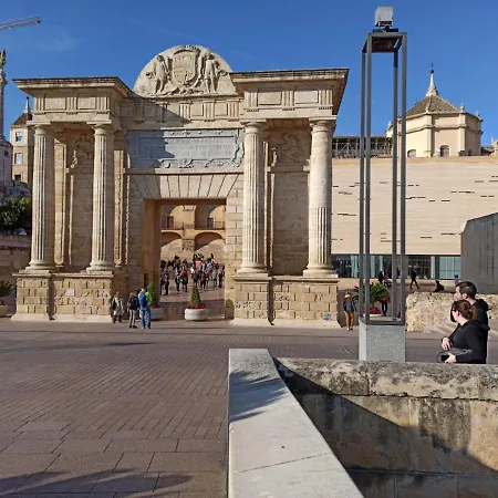 Apartamento Amor, Emoción Y Más, Auténtico Céntrico Climatizado,con Wifi, Cercano A La Catedral Y Estaciones *