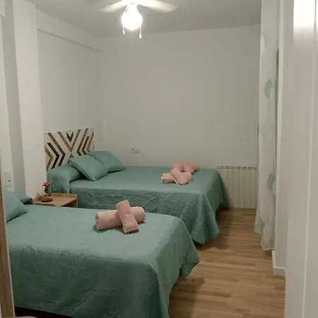 Amor, Emocion Y Mas, Autentico Centrico Climatizado,con Wifi, Cercano A La Catedral Y Estaciones *