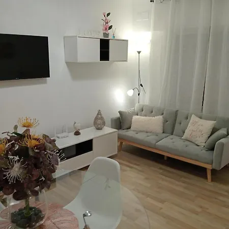 Apartamento Amor, Emoción Y Más, Auténtico Céntrico Climatizado,con Wifi, Cercano A La Catedral Y Estaciones *