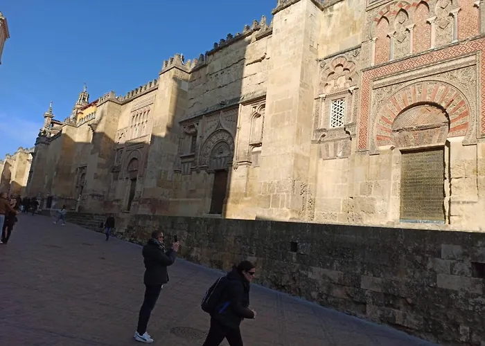 Amor, Emocion Y Mas, Autentico Centrico Climatizado,con Wifi, Cercano A La Catedral Y Estaciones *
