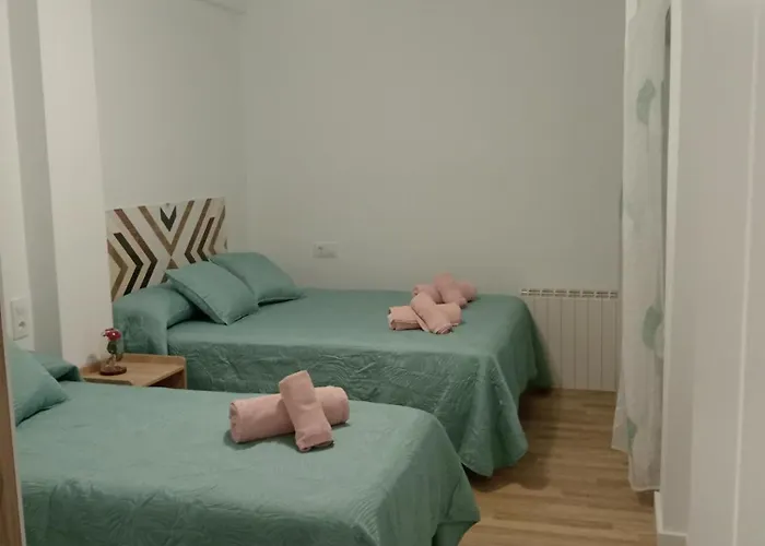 Amor, Emocion Y Mas, Autentico Centrico Climatizado,con Wifi, Cercano A La Catedral Y Estaciones *